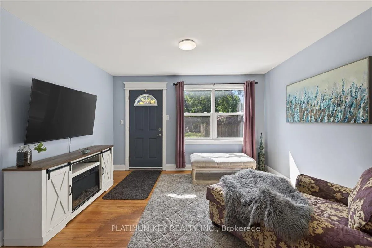 Photo 5 of 662 King Street, Strathroy-Caradoc, Mount Brydges — HOMEH
