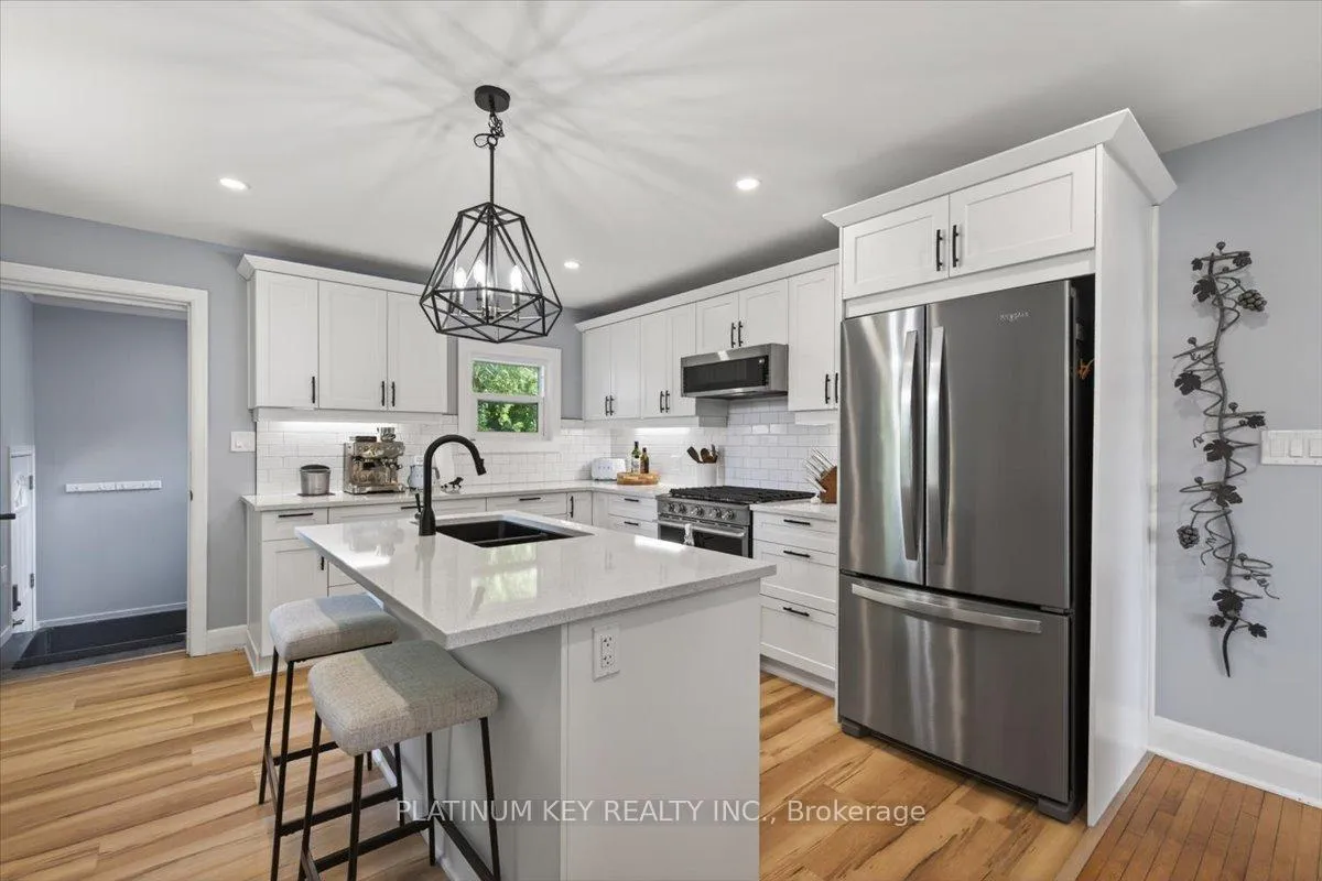 Photo 9 of 662 King Street, Strathroy-Caradoc, Mount Brydges — HOMEH