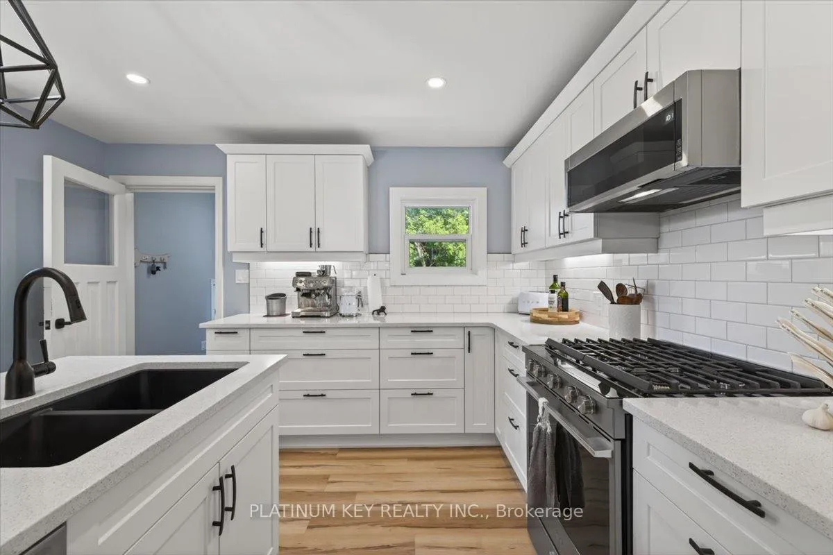 Photo 10 of 662 King Street, Strathroy-Caradoc, Mount Brydges — HOMEH