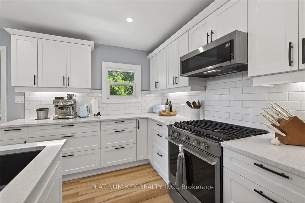 Photo 11 of 662 King Street, Strathroy-Caradoc, Mount Brydges — HOMEH