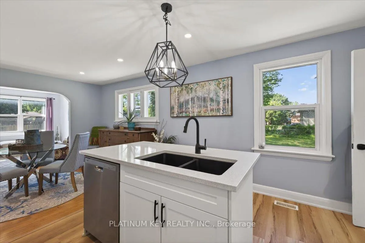 Photo 12 of 662 King Street, Strathroy-Caradoc, Mount Brydges — HOMEH