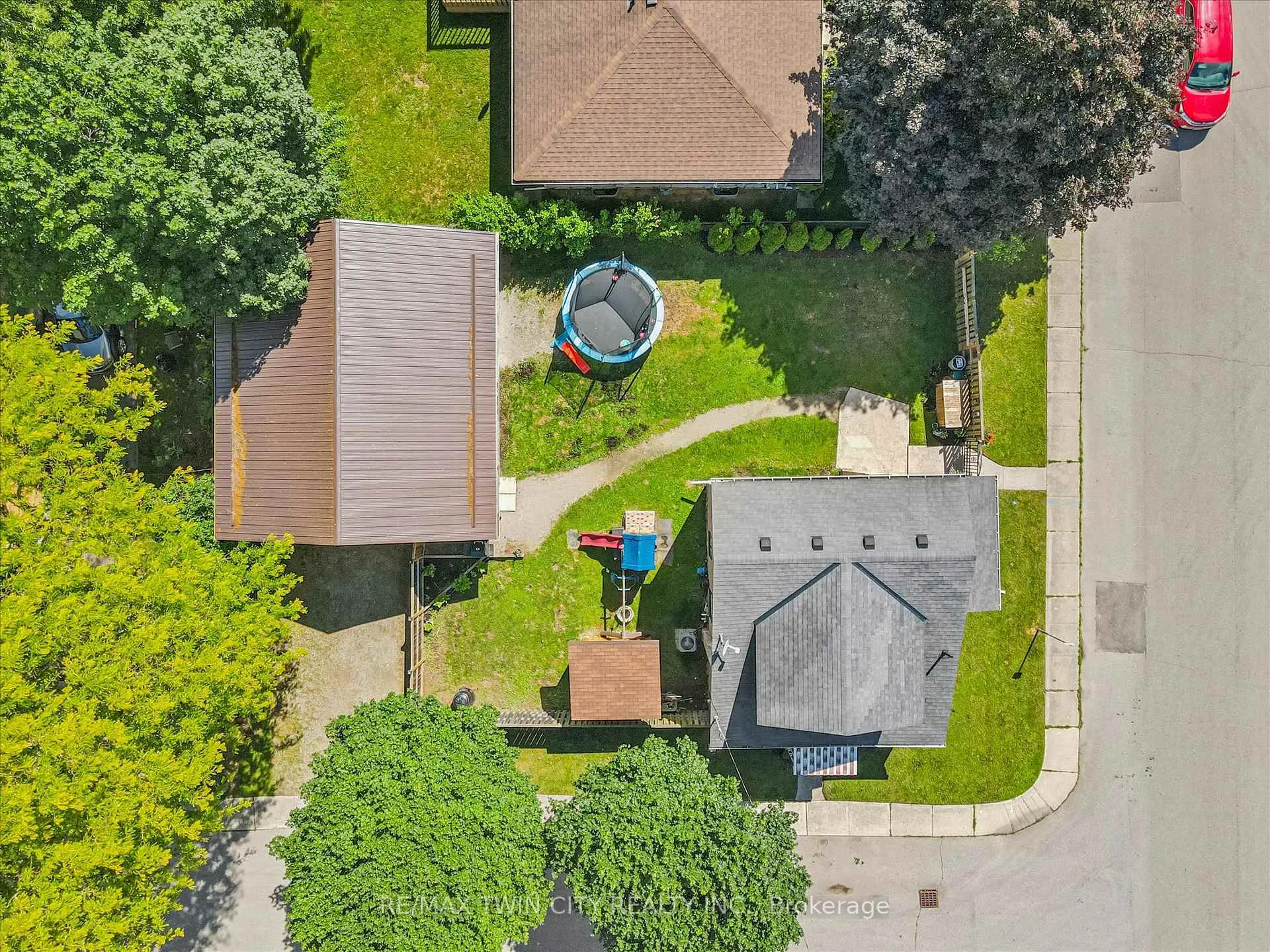 Photo 1 of 8 Cross Street, Brant, Paris — HOMEH