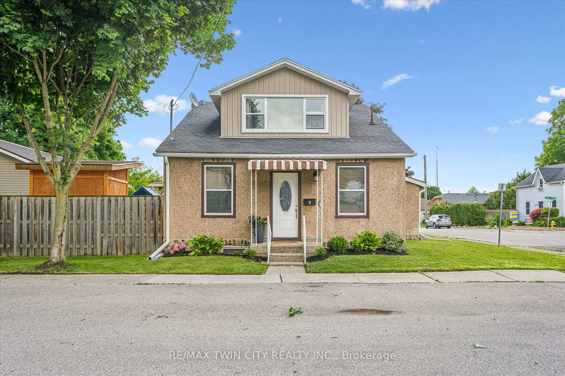 Photo 2 of 8 Cross Street, Brant, Paris — HOMEH