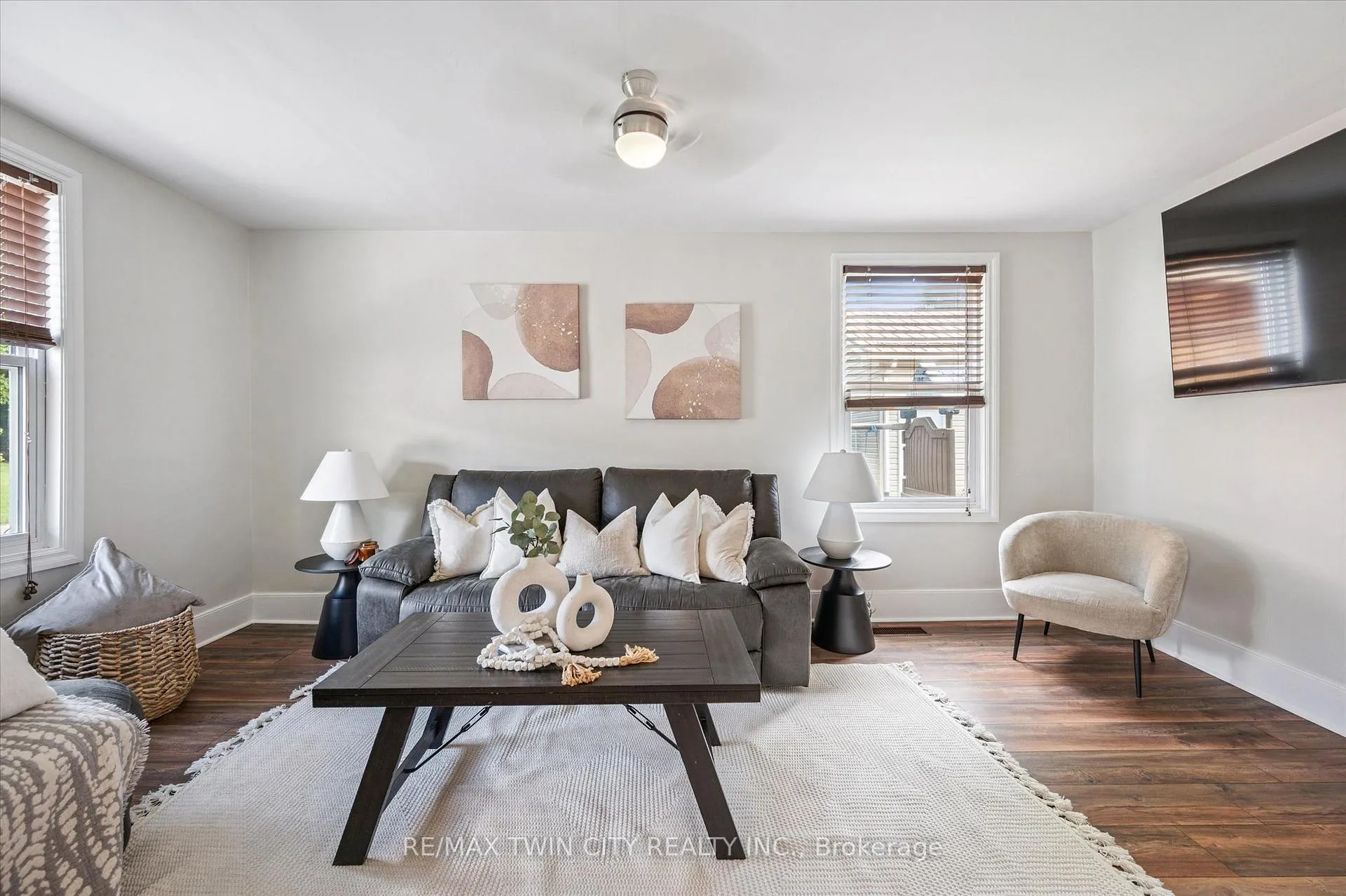 Photo 5 of 8 Cross Street, Brant, Paris — HOMEH