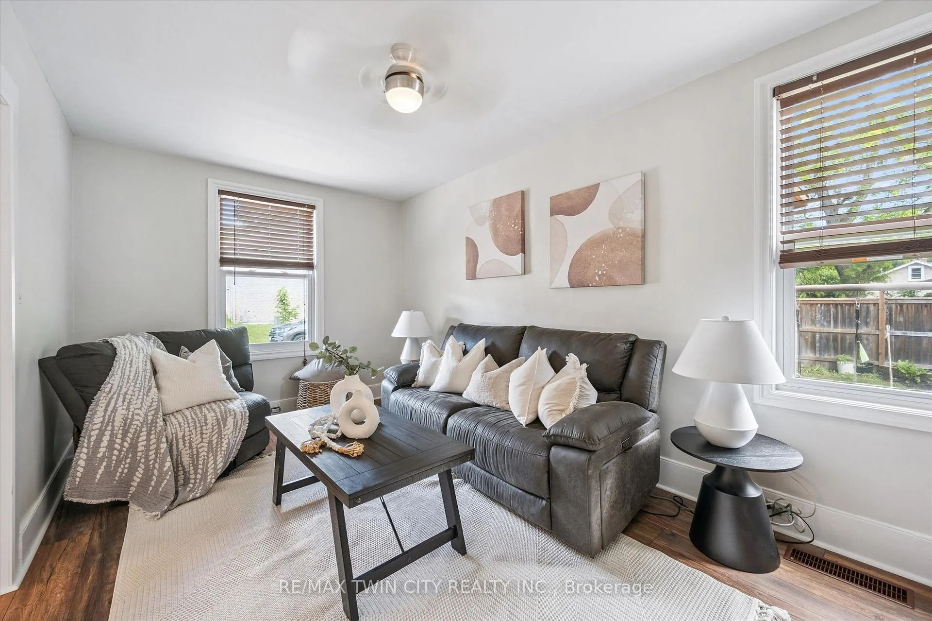 Photo 6 of 8 Cross Street, Brant, Paris — HOMEH