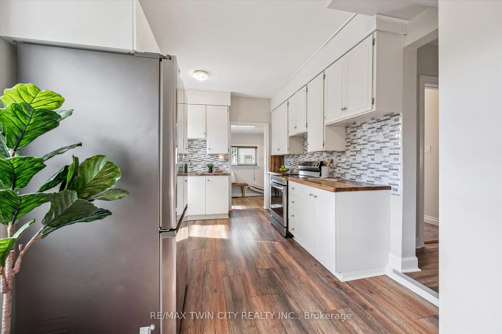 Photo 11 of 8 Cross Street, Brant, Paris — HOMEH