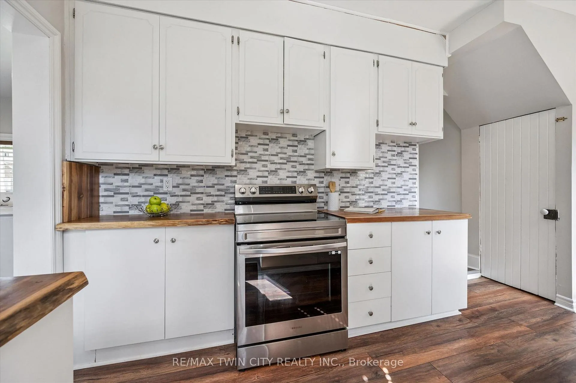 Photo 15 of 8 Cross Street, Brant, Paris — HOMEH
