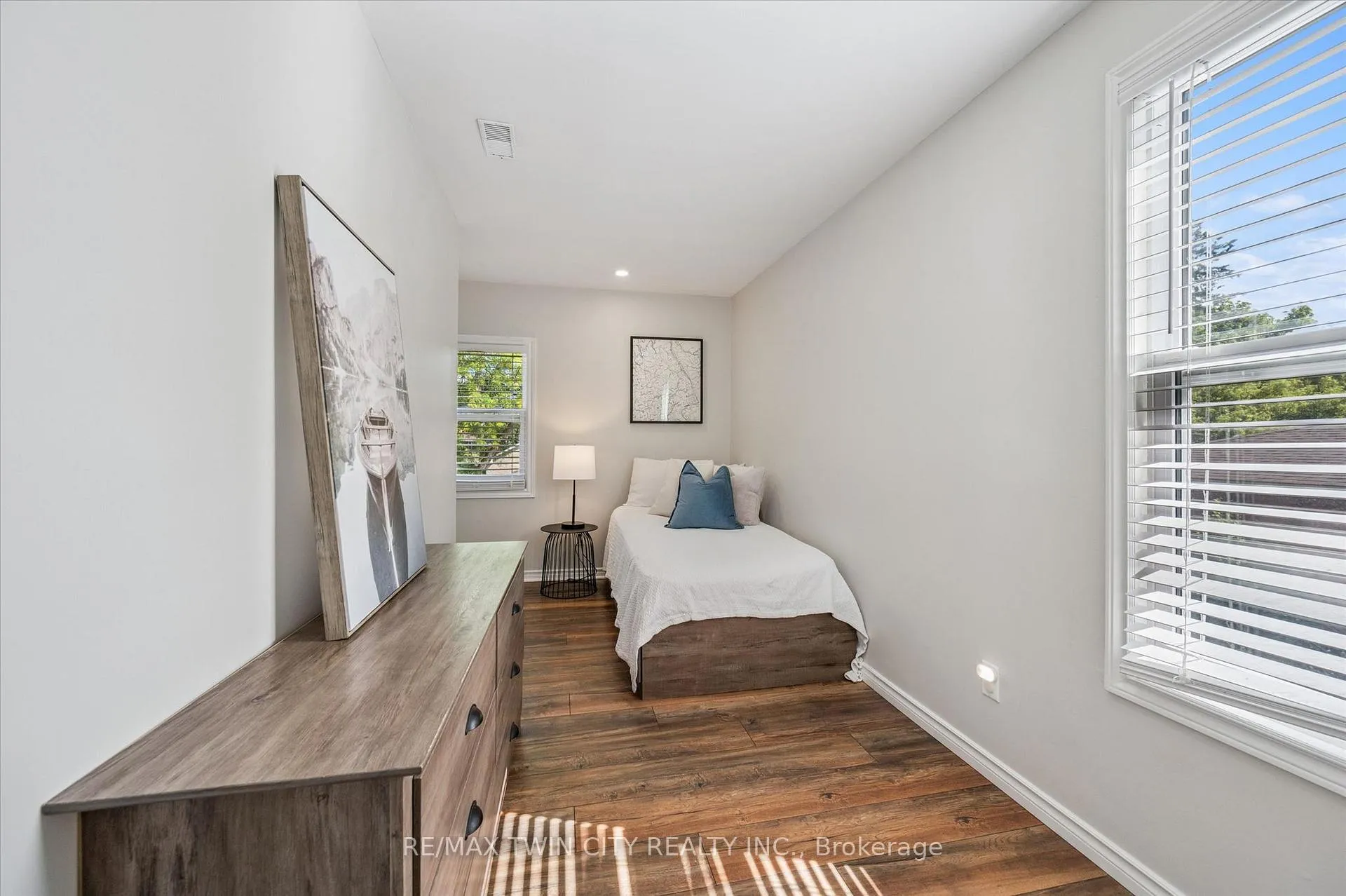 Photo 20 of 8 Cross Street, Brant, Paris — HOMEH