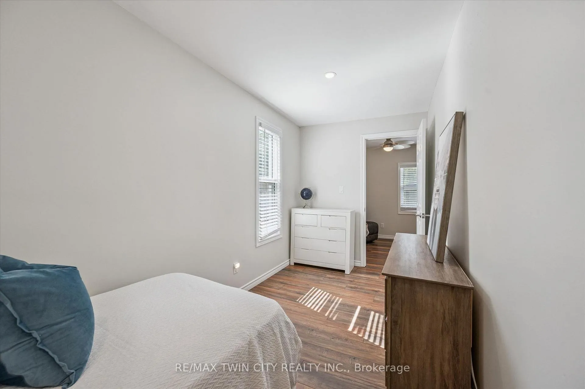 Photo 21 of 8 Cross Street, Brant, Paris — HOMEH
