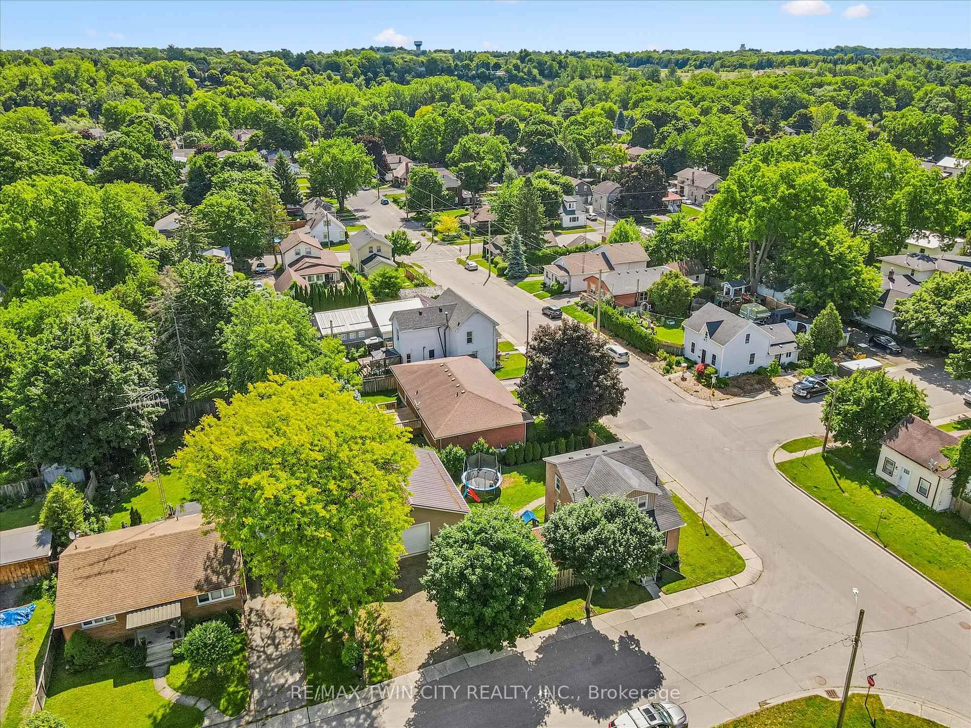 Photo 33 of 8 Cross Street, Brant, Paris — HOMEH