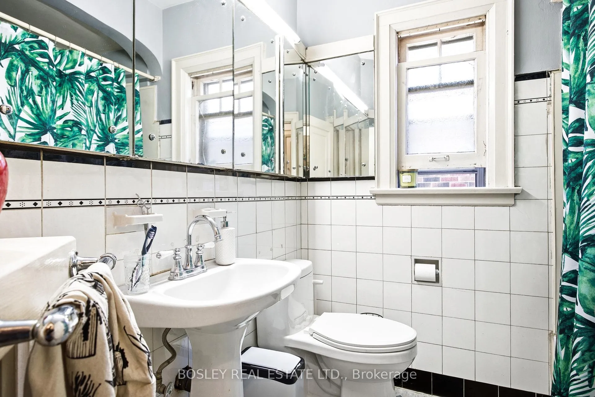 Photo 17 of 71 Delemere Avenue, Toronto, Rockcliffe-Smythe — HOMEH