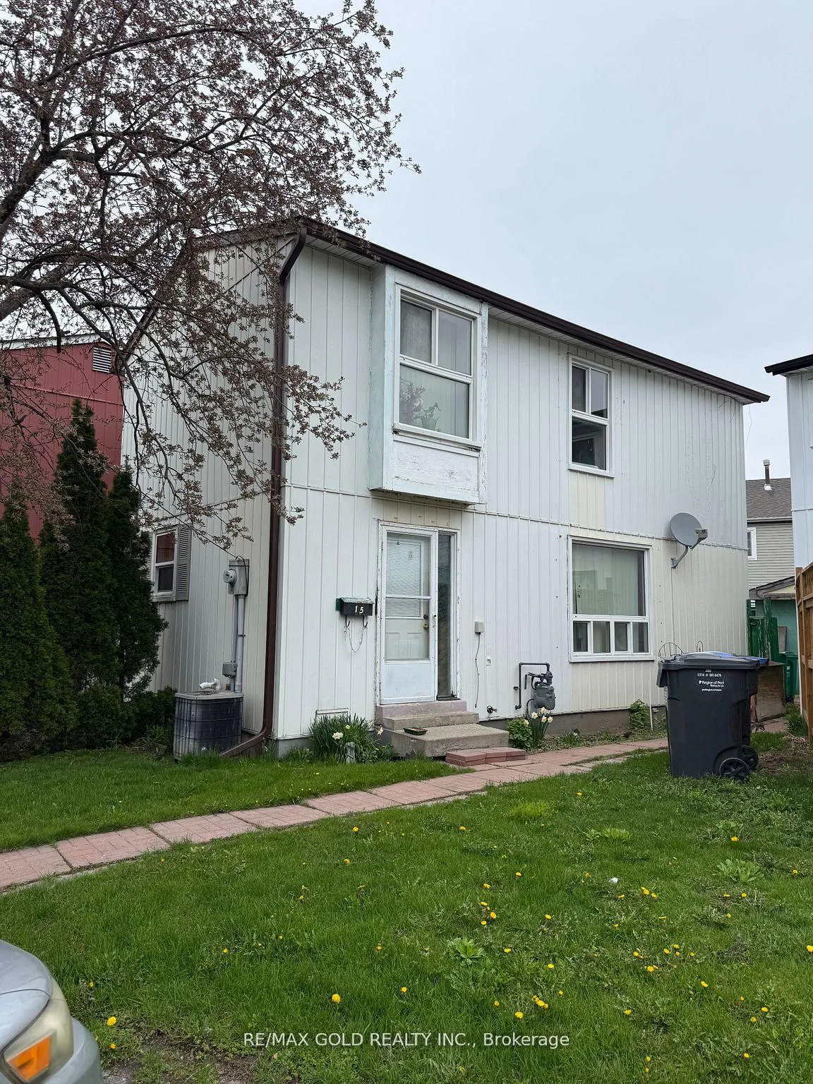 Front of 15 Huntingwood Crescent