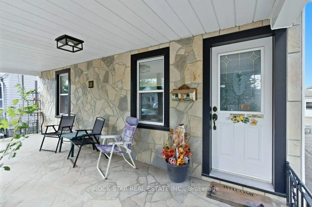 Photo 2 of 111 McAlpine Avenue S, Welland, Lincoln/Crowland — HOMEH