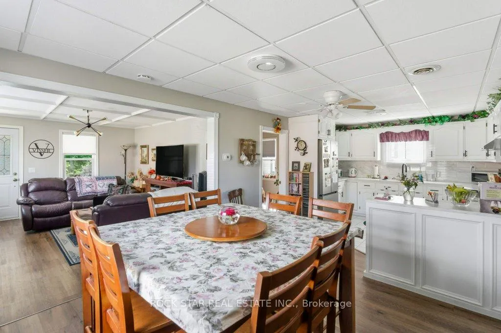 Photo 4 of 111 McAlpine Avenue S, Welland, Lincoln/Crowland — HOMEH
