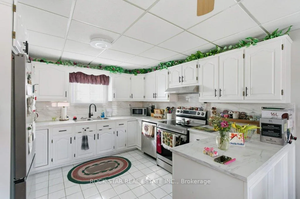 Photo 5 of 111 McAlpine Avenue S, Welland, Lincoln/Crowland — HOMEH