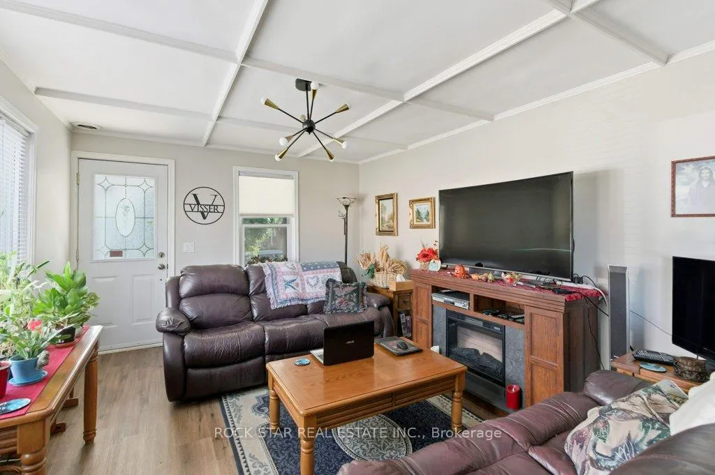 Photo 8 of 111 McAlpine Avenue S, Welland, Lincoln/Crowland — HOMEH