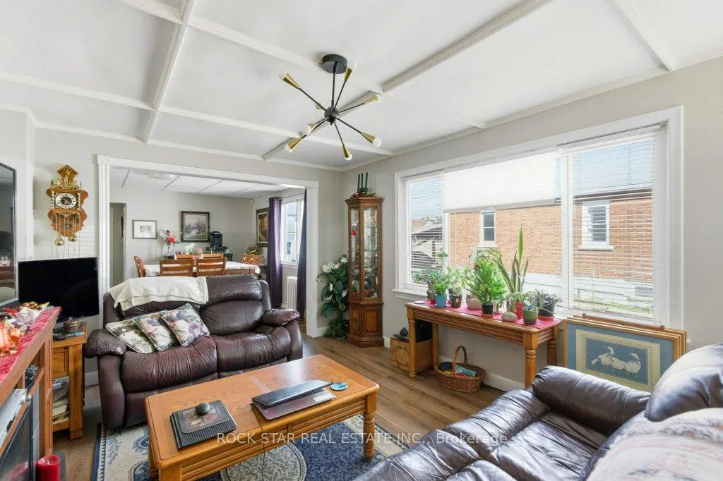 Photo 9 of 111 McAlpine Avenue S, Welland, Lincoln/Crowland — HOMEH