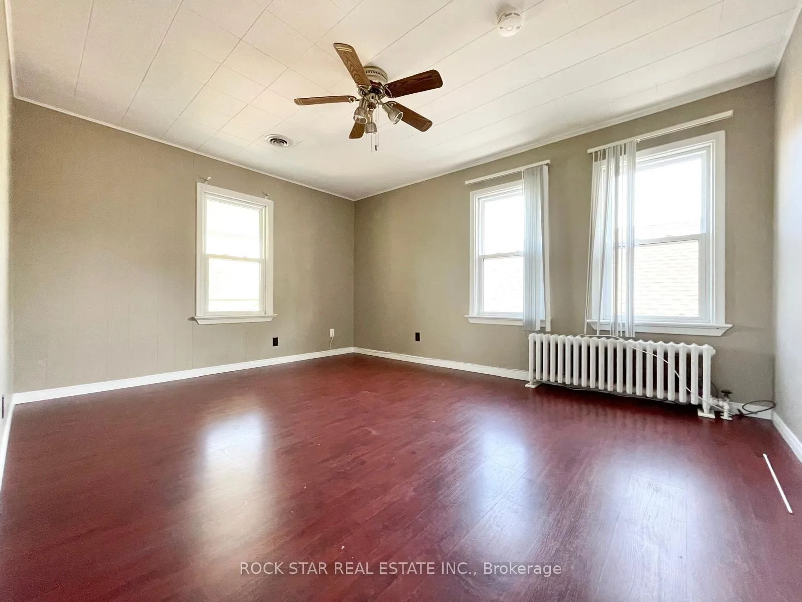 Photo 23 of 111 McAlpine Avenue S, Welland, Lincoln/Crowland — HOMEH