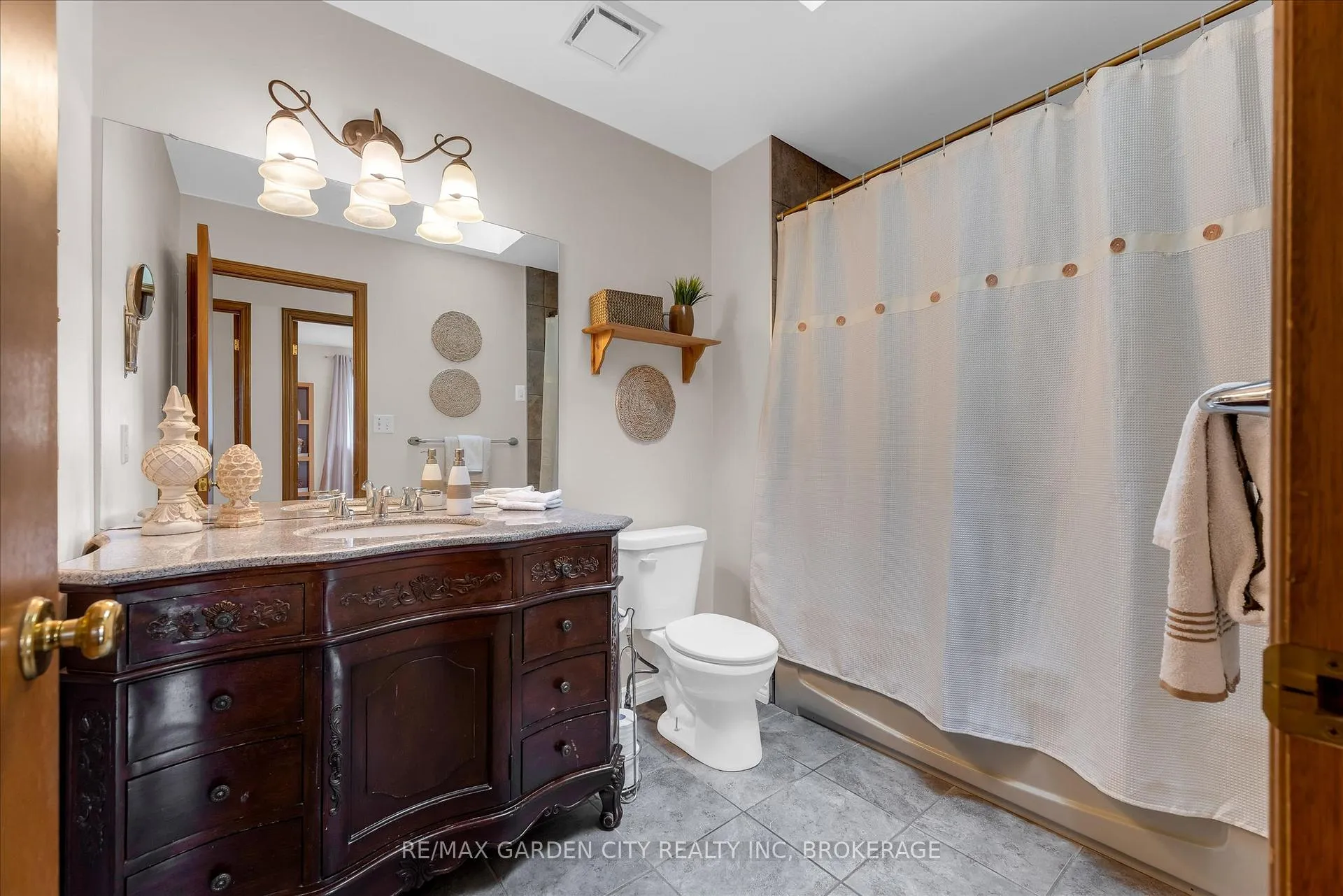 Photo 18 of 3920 Old Orchard Way, Lincoln, Lincoln-Jordan/Vineland — HOMEH