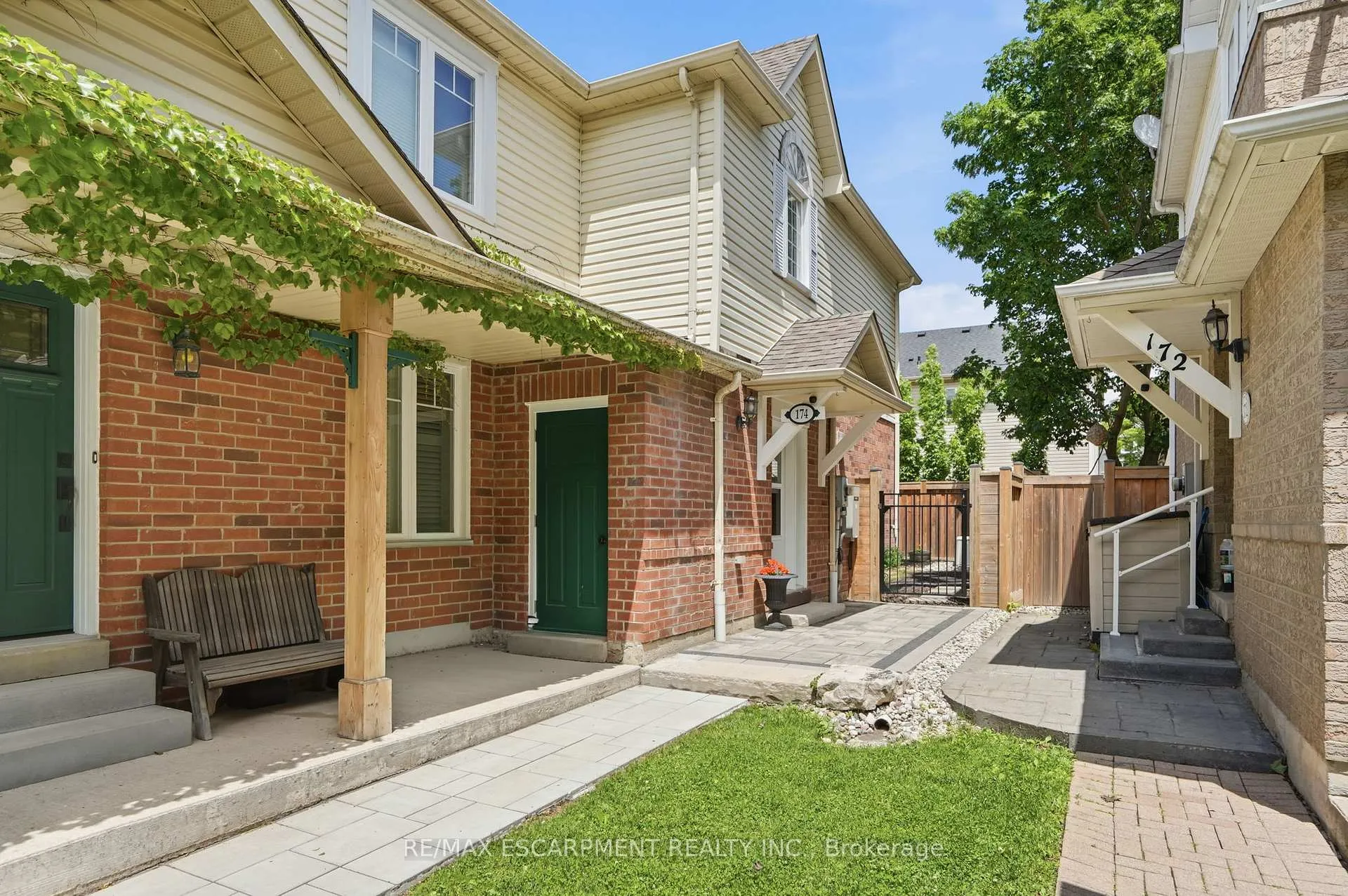 Photo 1 of 174 Fellowes Crescent, Hamilton, Waterdown — HOMEH