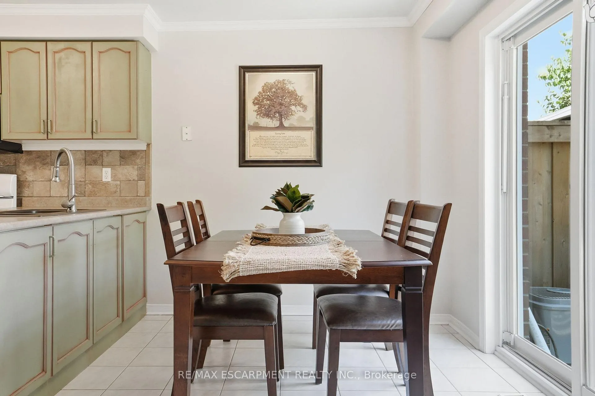 Photo 9 of 174 Fellowes Crescent, Hamilton, Waterdown — HOMEH