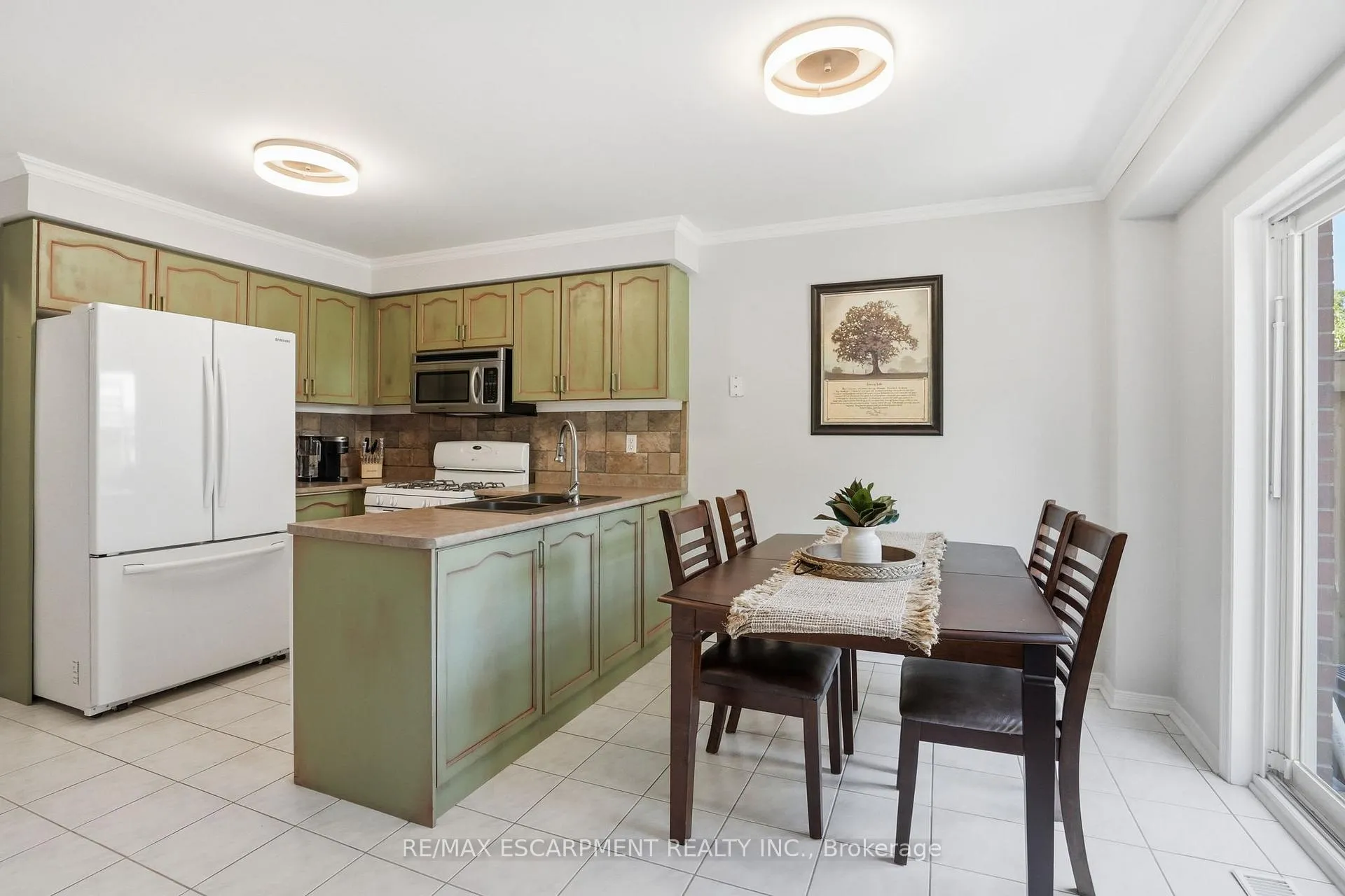 Photo 10 of 174 Fellowes Crescent, Hamilton, Waterdown — HOMEH