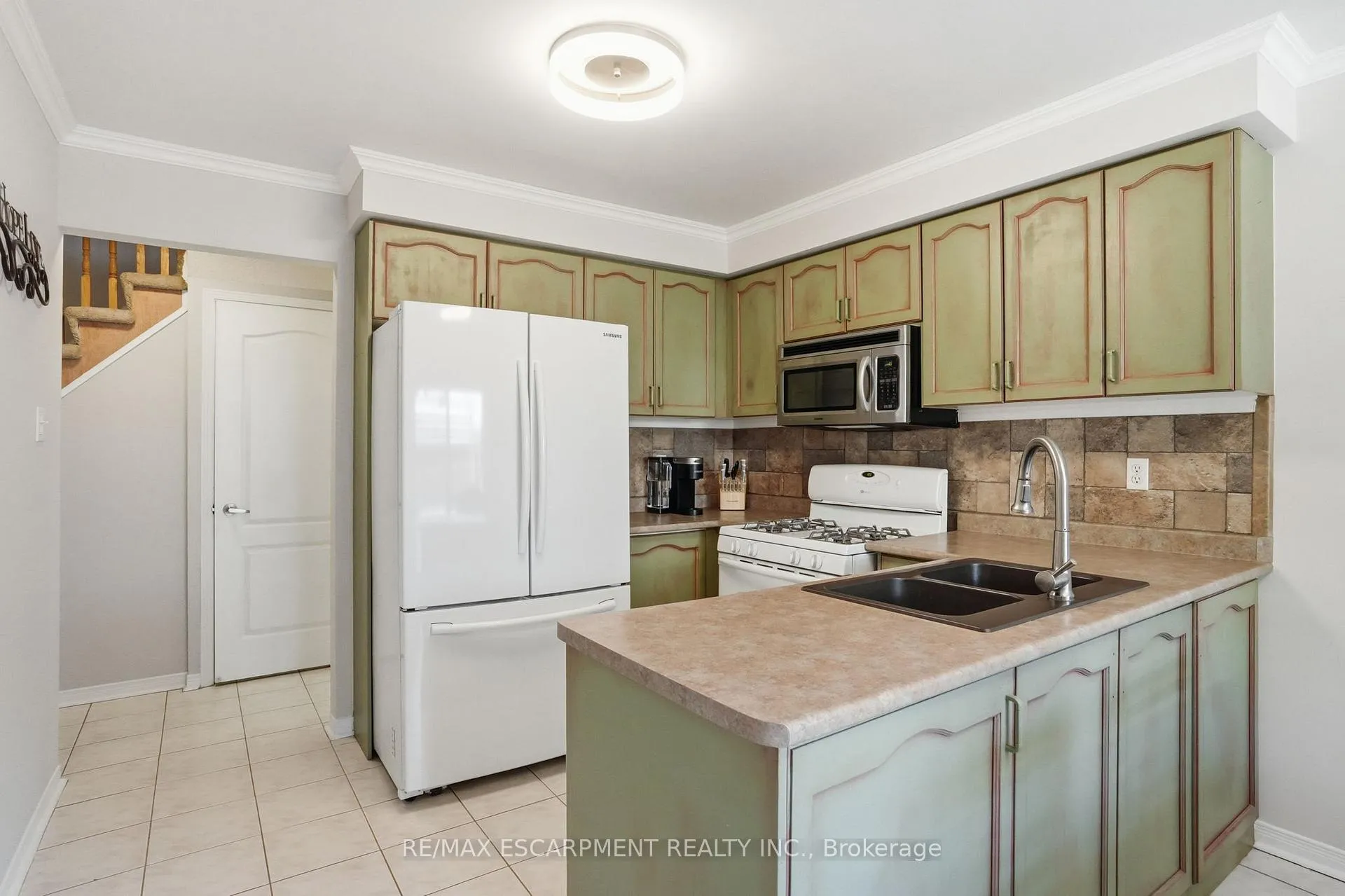 Photo 11 of 174 Fellowes Crescent, Hamilton, Waterdown — HOMEH