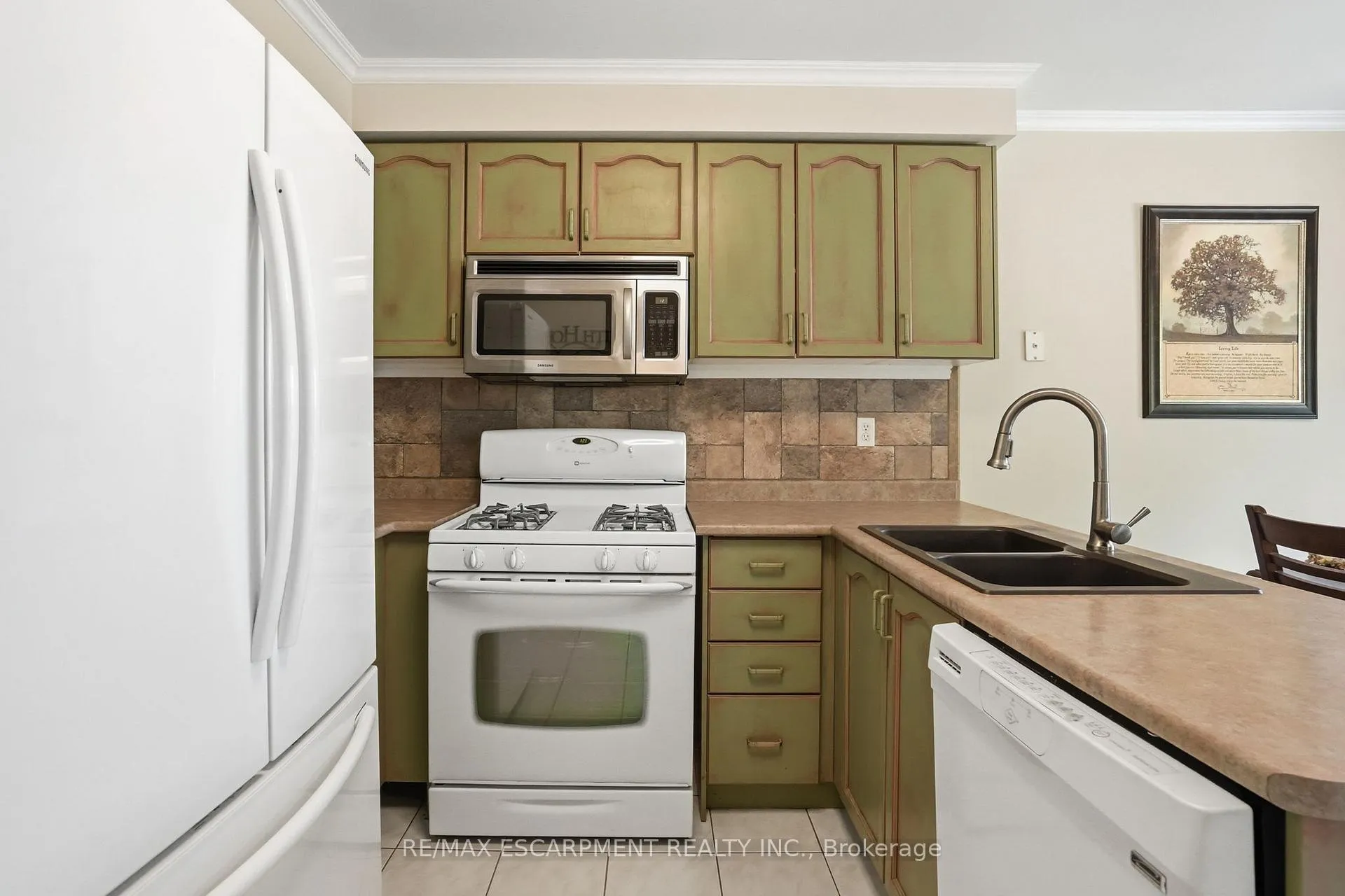 Photo 12 of 174 Fellowes Crescent, Hamilton, Waterdown — HOMEH