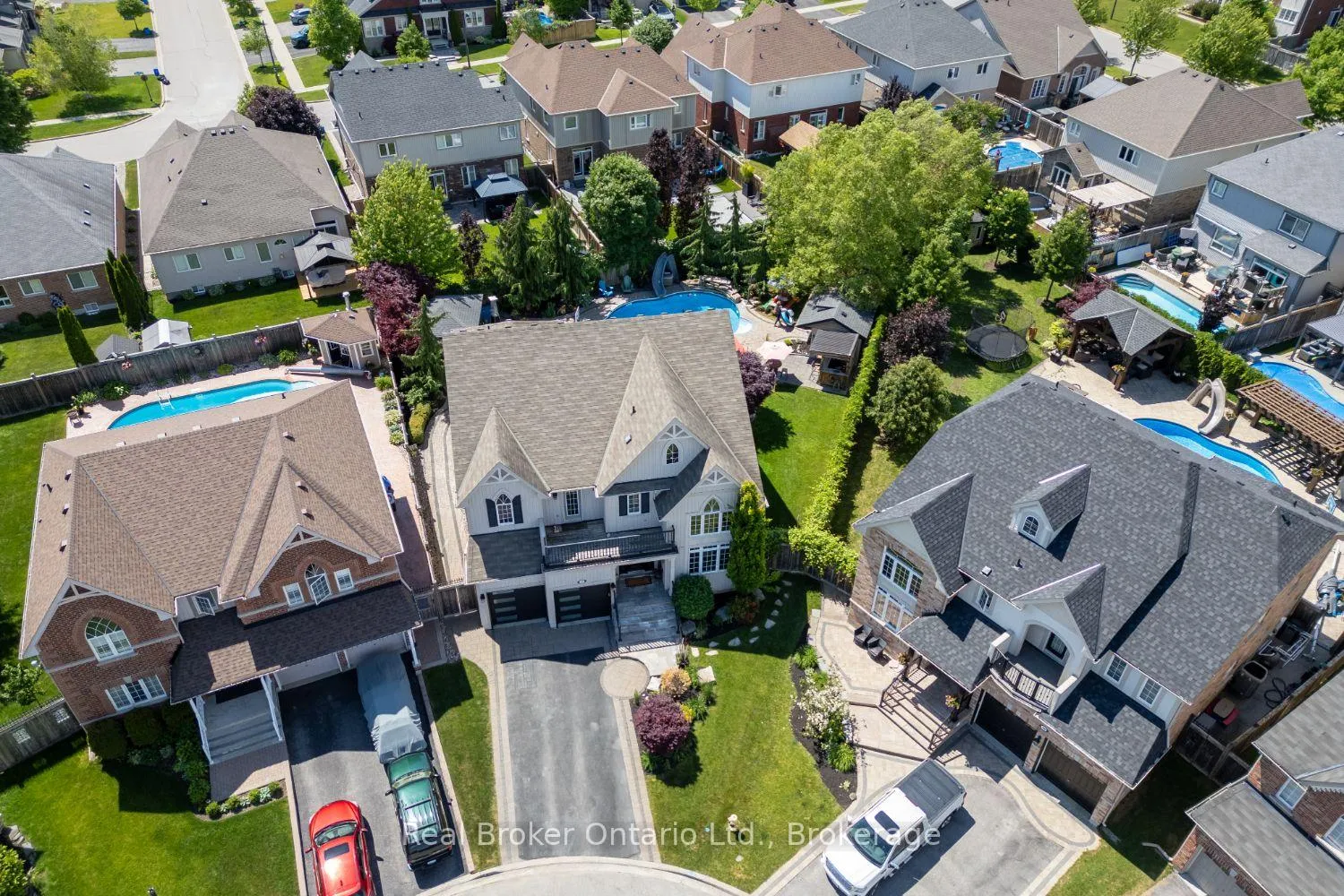 Photo 5 of 52 Brough Court, Clarington, Bowmanville — HOMEH