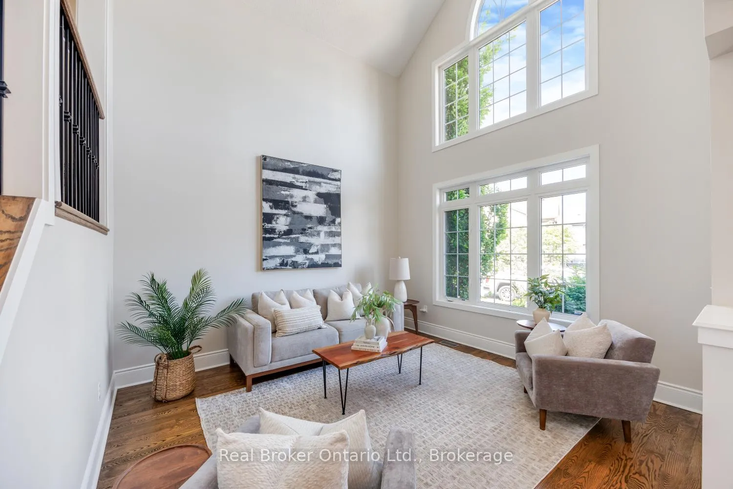 Photo 8 of 52 Brough Court, Clarington, Bowmanville — HOMEH