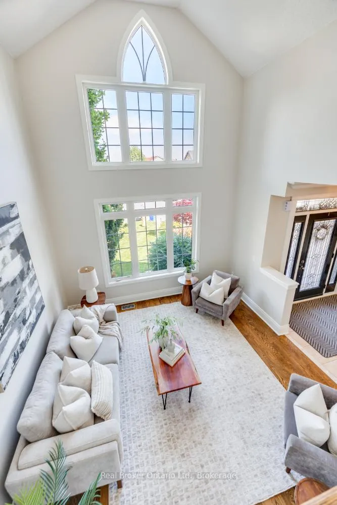 Photo 10 of 52 Brough Court, Clarington, Bowmanville — HOMEH