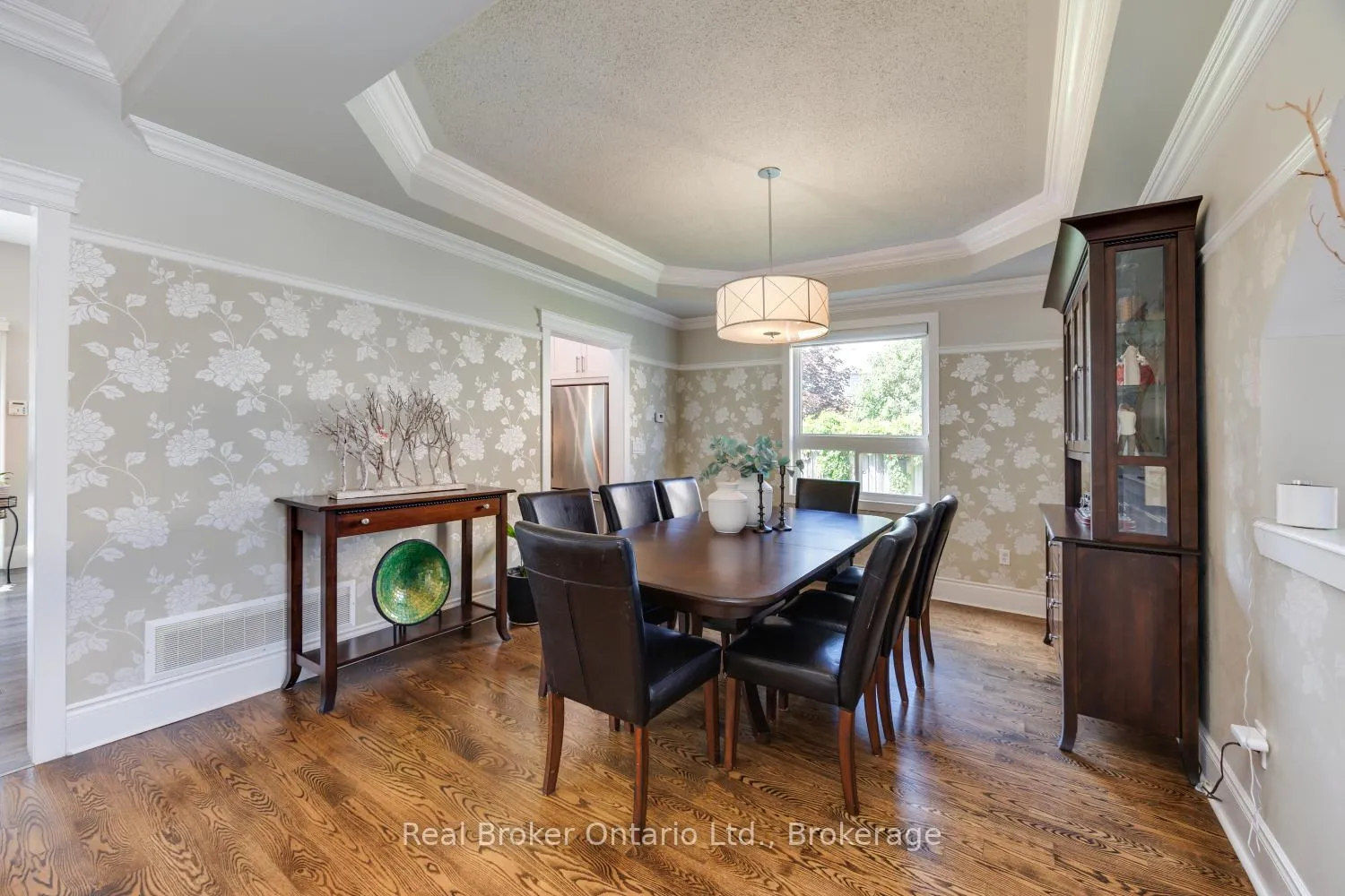 Photo 11 of 52 Brough Court, Clarington, Bowmanville — HOMEH