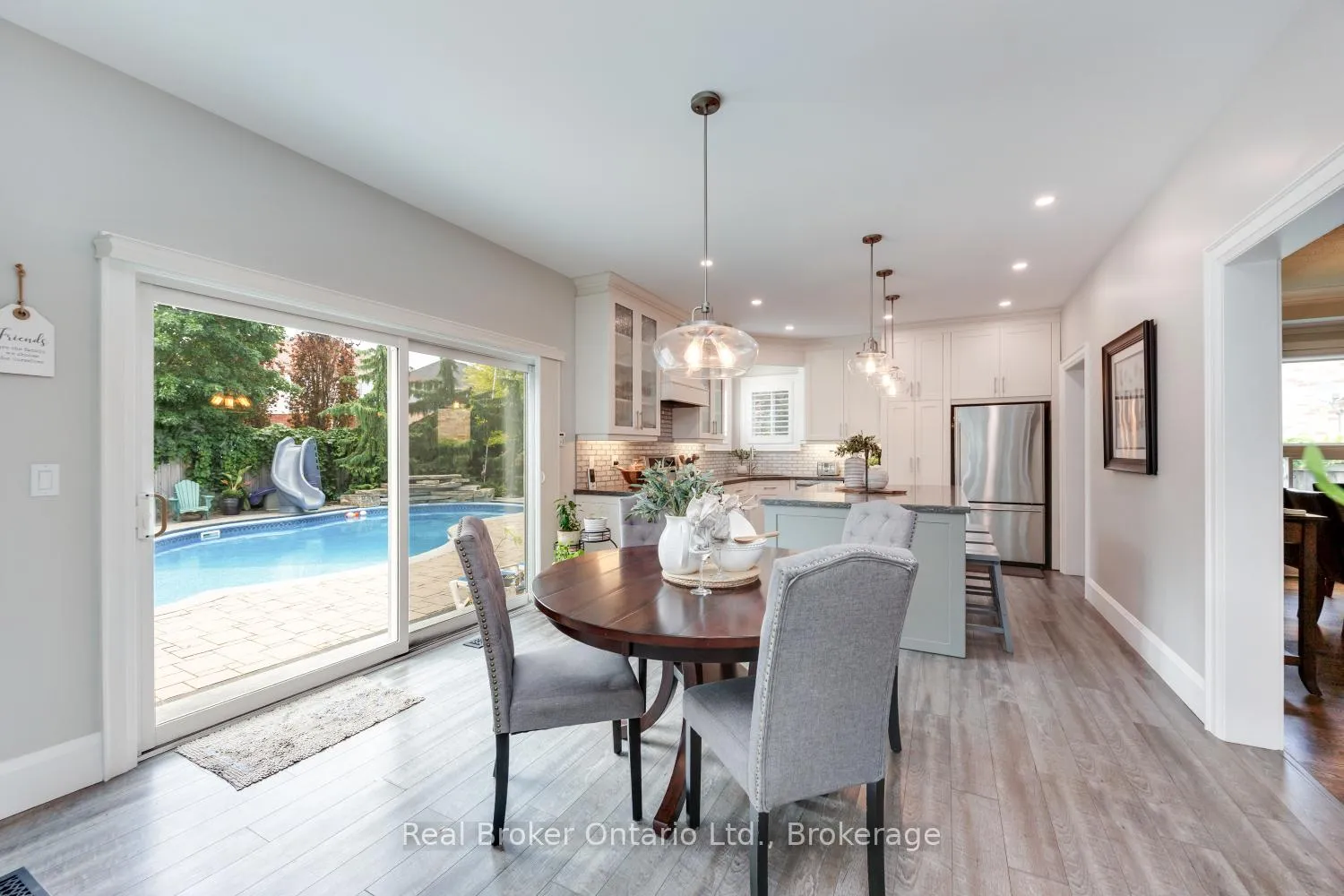 Photo 12 of 52 Brough Court, Clarington, Bowmanville — HOMEH