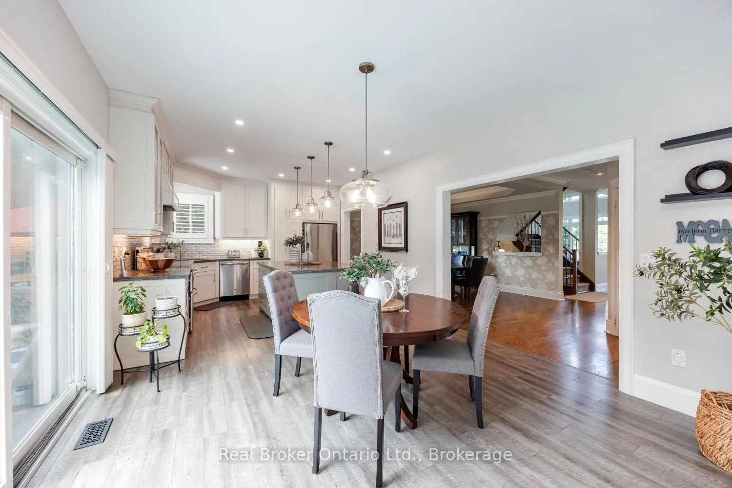Photo 13 of 52 Brough Court, Clarington, Bowmanville — HOMEH