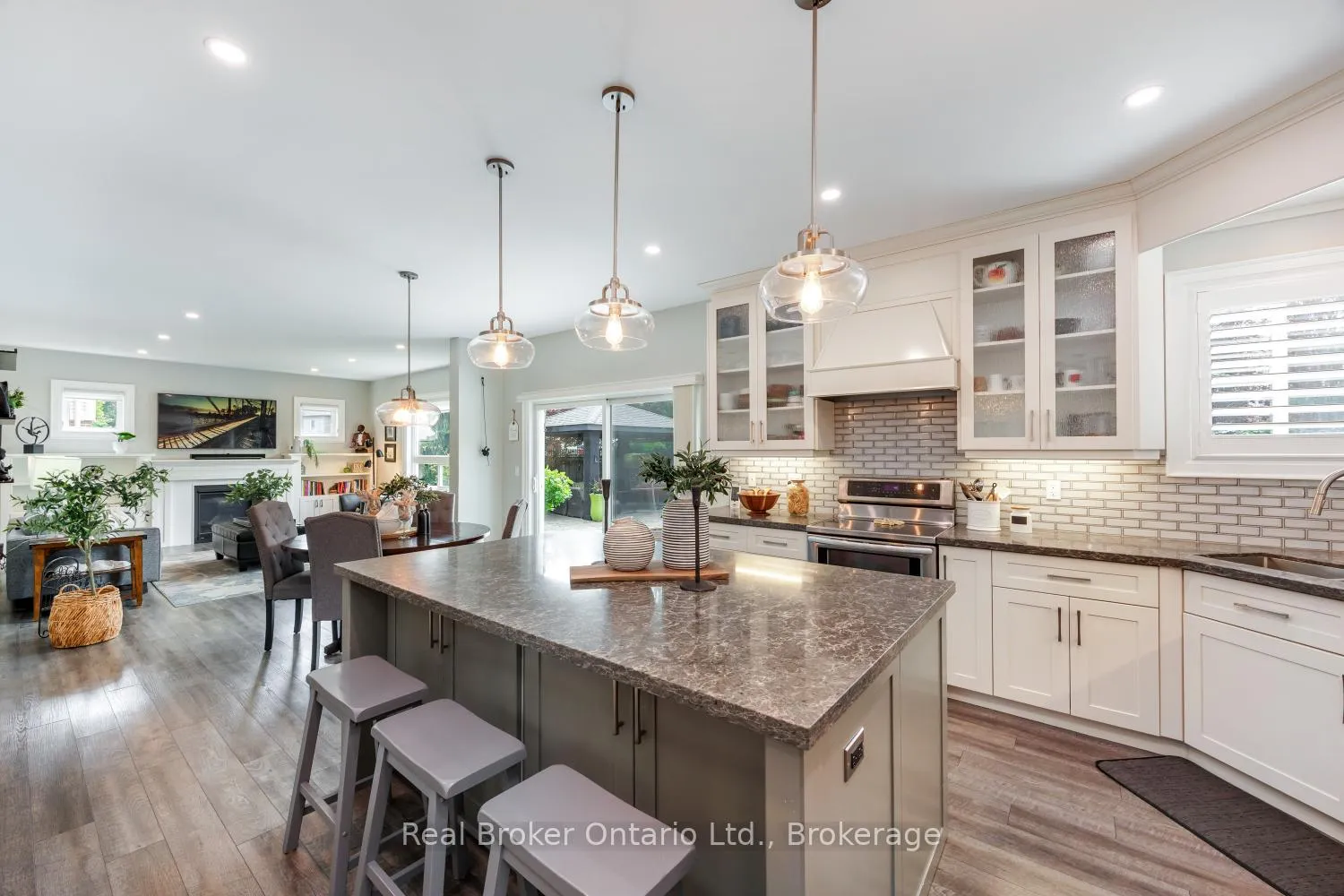 Photo 17 of 52 Brough Court, Clarington, Bowmanville — HOMEH