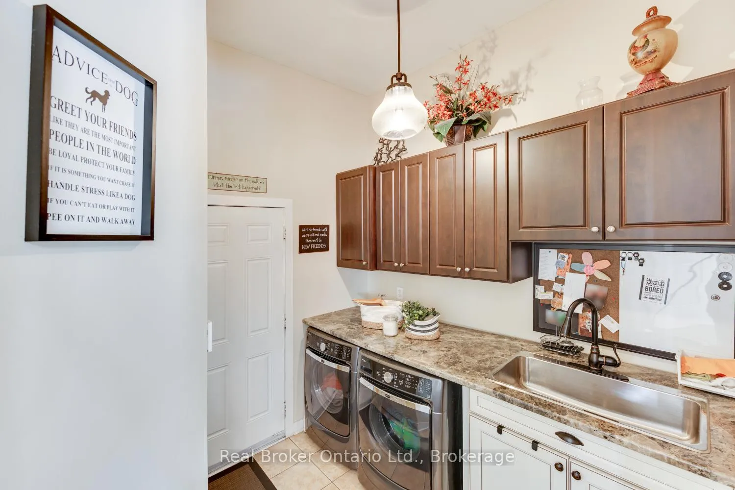 Photo 22 of 52 Brough Court, Clarington, Bowmanville — HOMEH