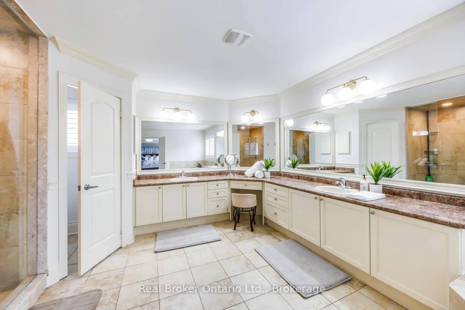 Photo 27 of 52 Brough Court, Clarington, Bowmanville — HOMEH