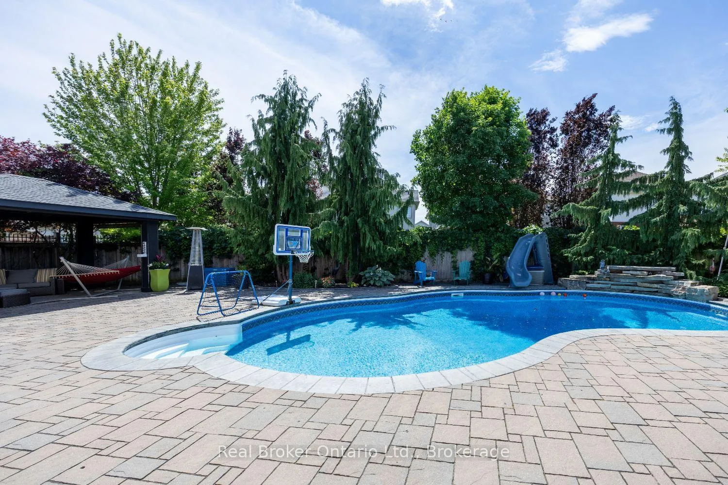 Photo 38 of 52 Brough Court, Clarington, Bowmanville — HOMEH