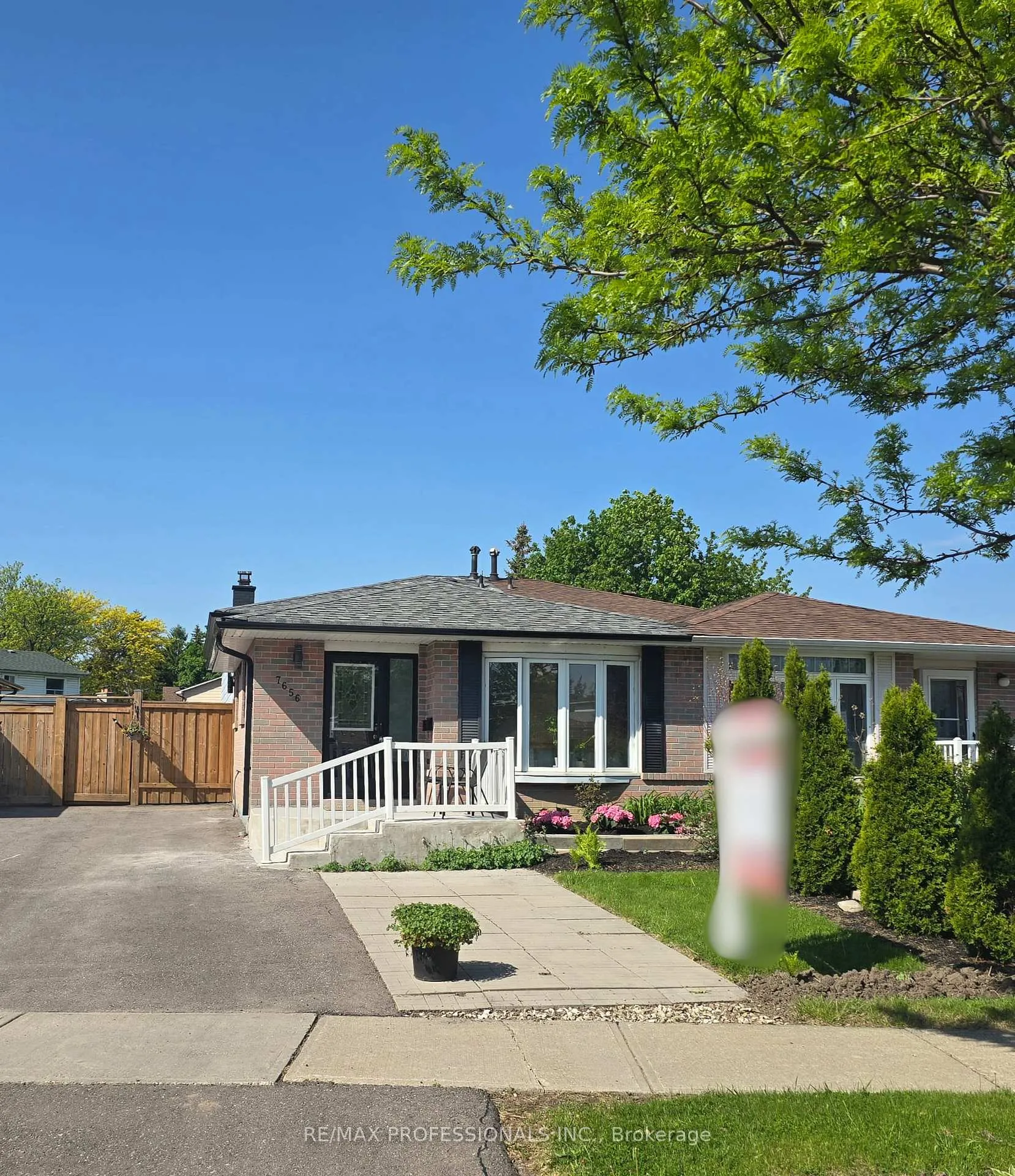 Photo 1 of 7656 Priory Crescent, Mississauga, Malton — HOMEH