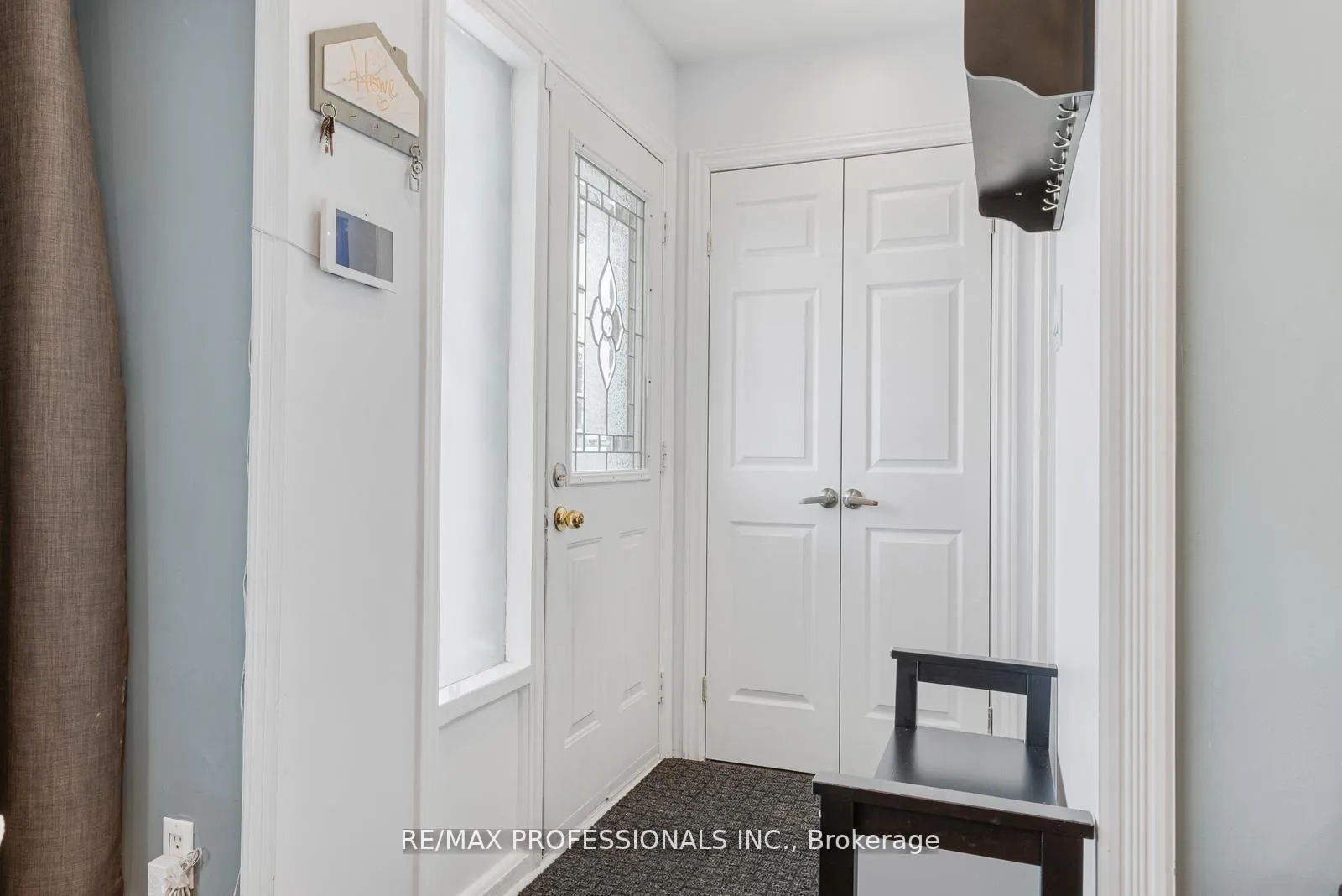 Photo 2 of 7656 Priory Crescent, Mississauga, Malton — HOMEH