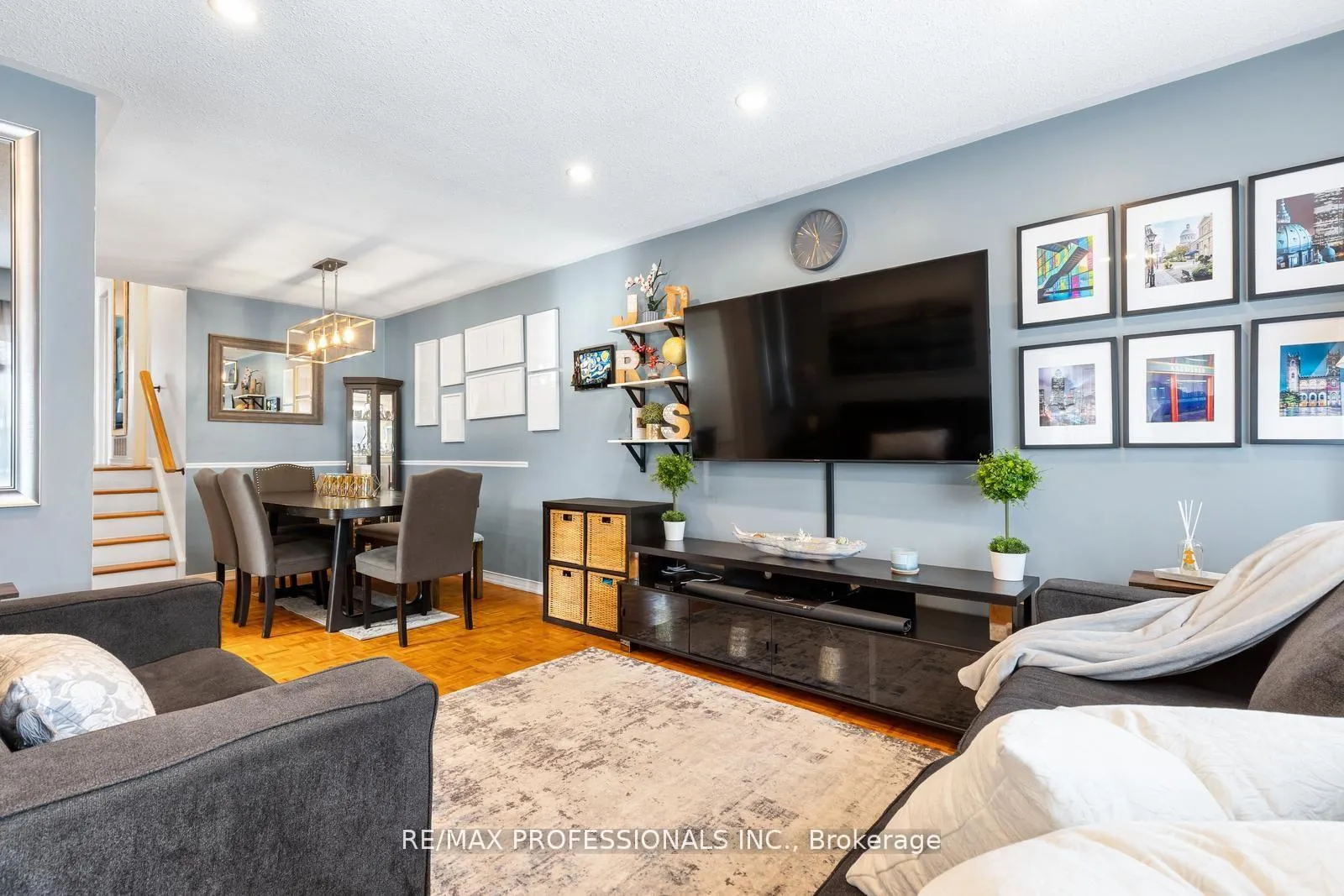 Photo 3 of 7656 Priory Crescent, Mississauga, Malton — HOMEH