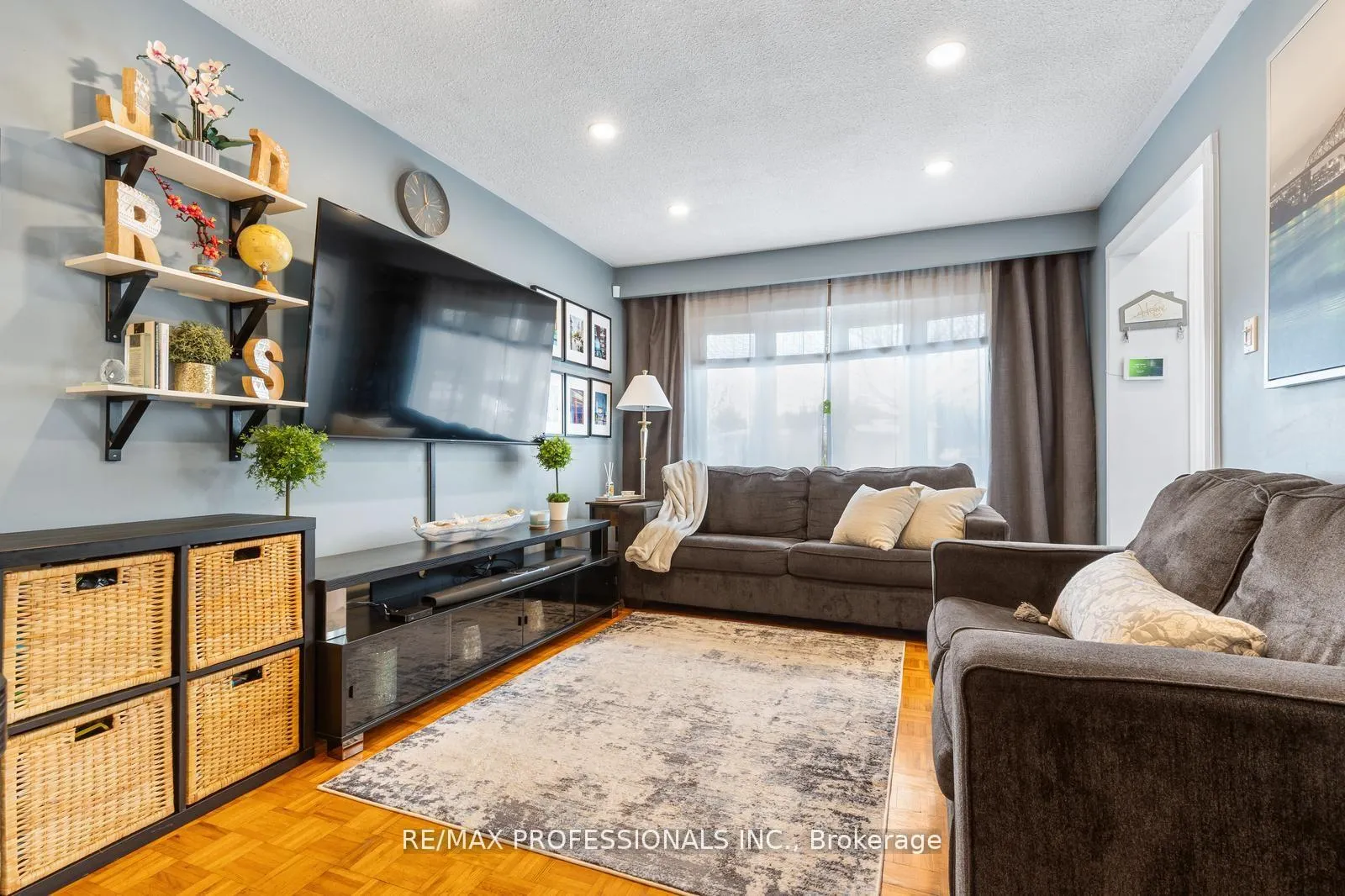Photo 7 of 7656 Priory Crescent, Mississauga, Malton — HOMEH