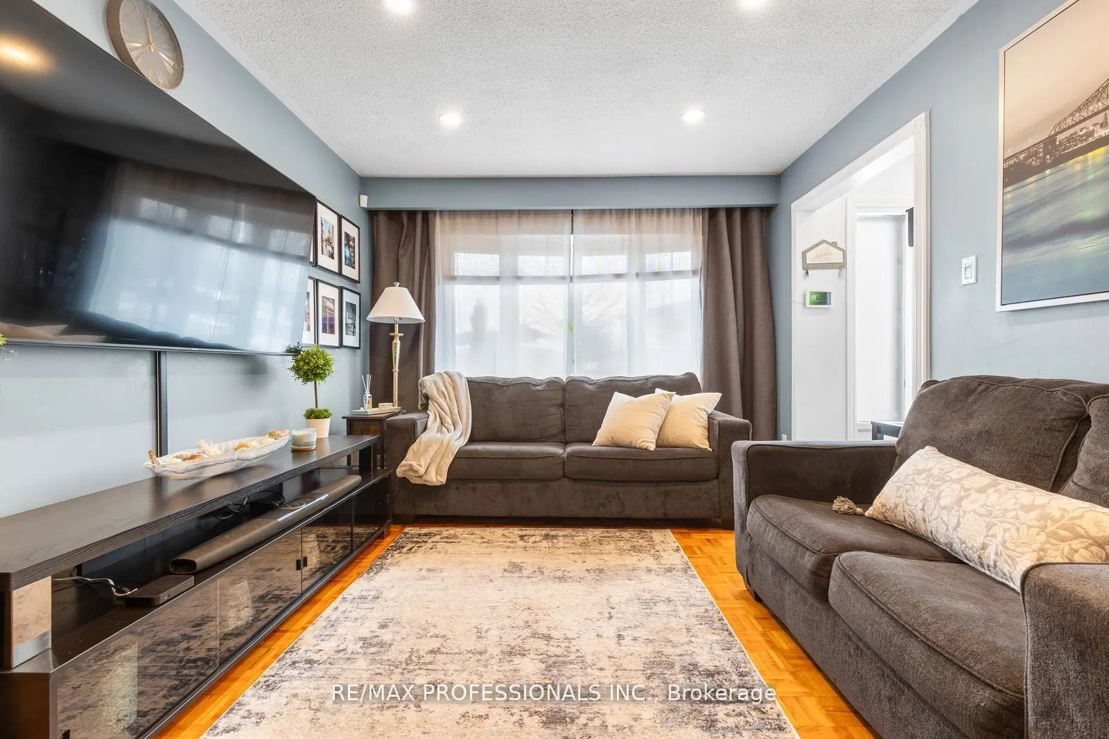 Photo 9 of 7656 Priory Crescent, Mississauga, Malton — HOMEH