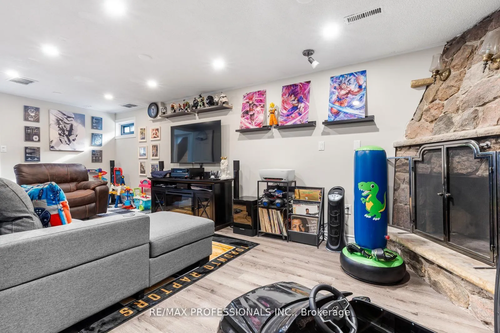 Photo 28 of 7656 Priory Crescent, Mississauga, Malton — HOMEH