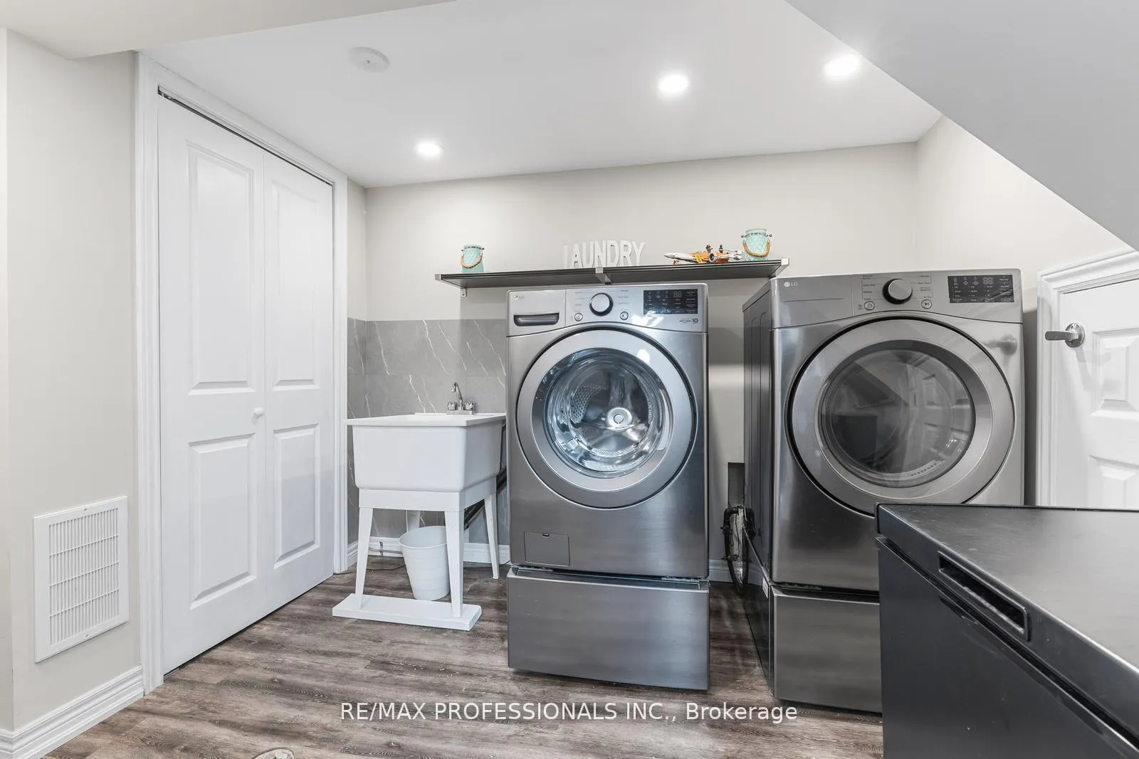 Photo 30 of 7656 Priory Crescent, Mississauga, Malton — HOMEH