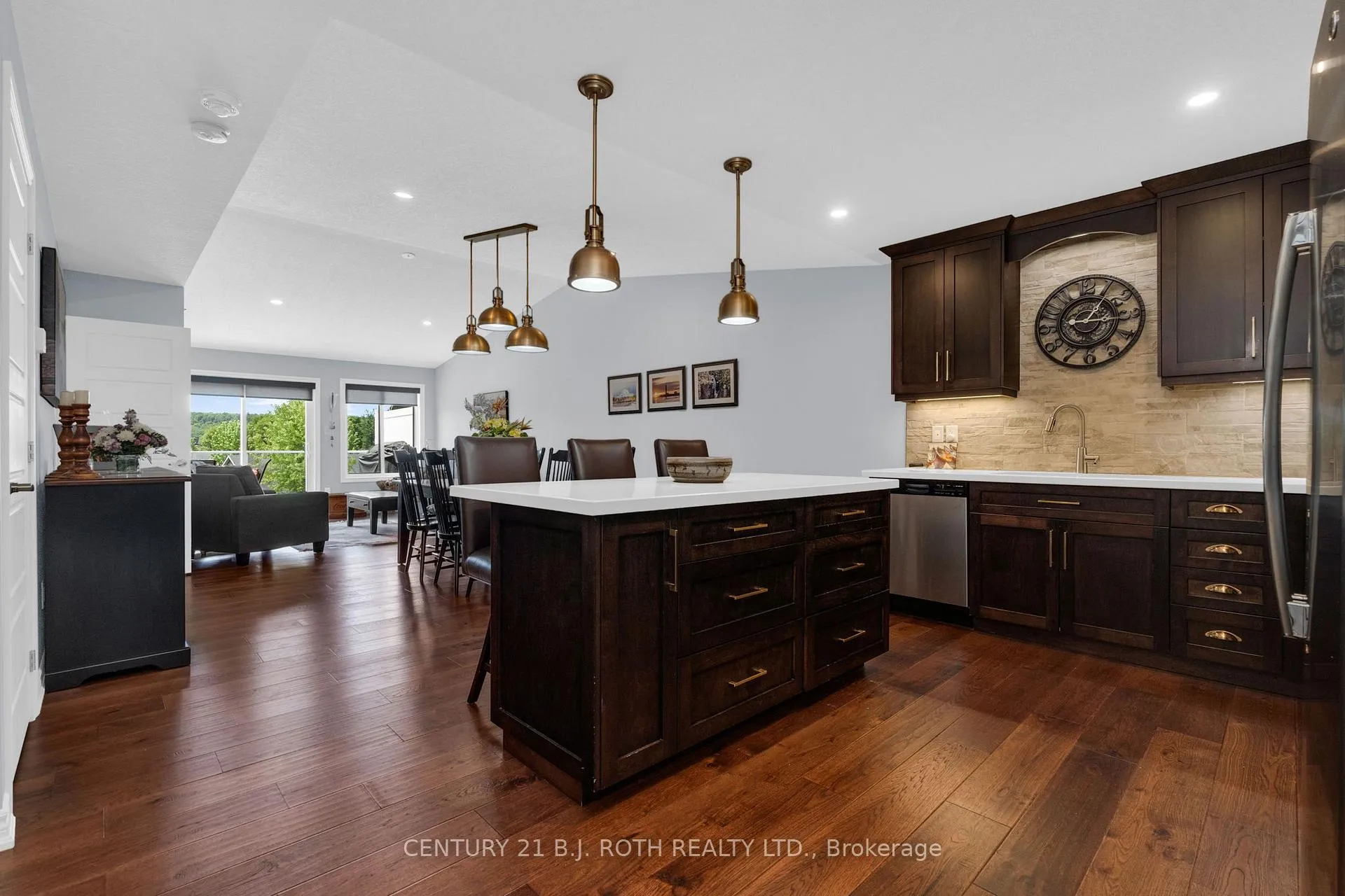 Photo 4 of 34 Chamberlain Crescent, Penetanguishene — HOMEH
