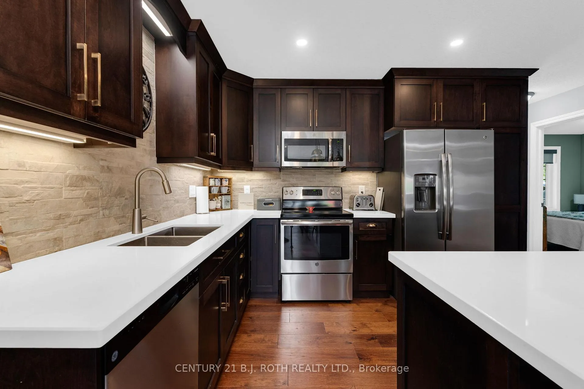 Photo 6 of 34 Chamberlain Crescent, Penetanguishene — HOMEH
