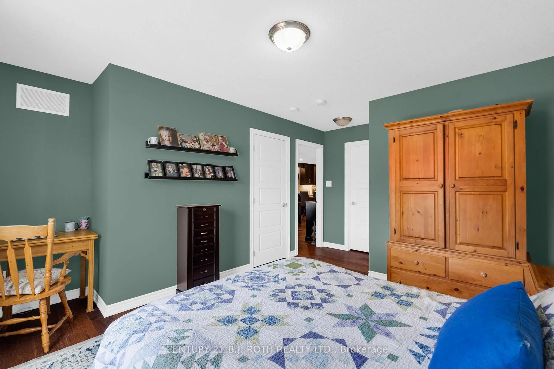Photo 14 of 34 Chamberlain Crescent, Penetanguishene — HOMEH