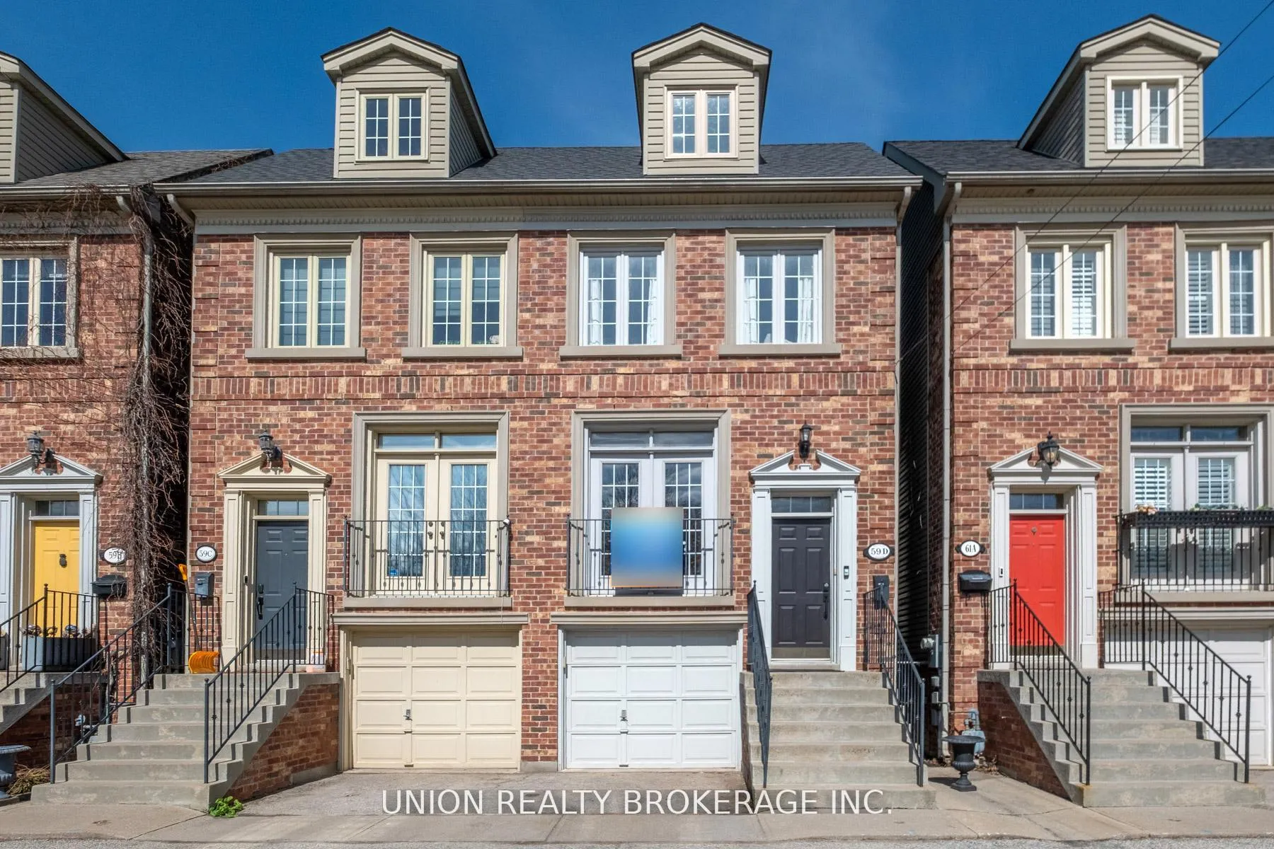 Front of 59D Woodbine Avenue