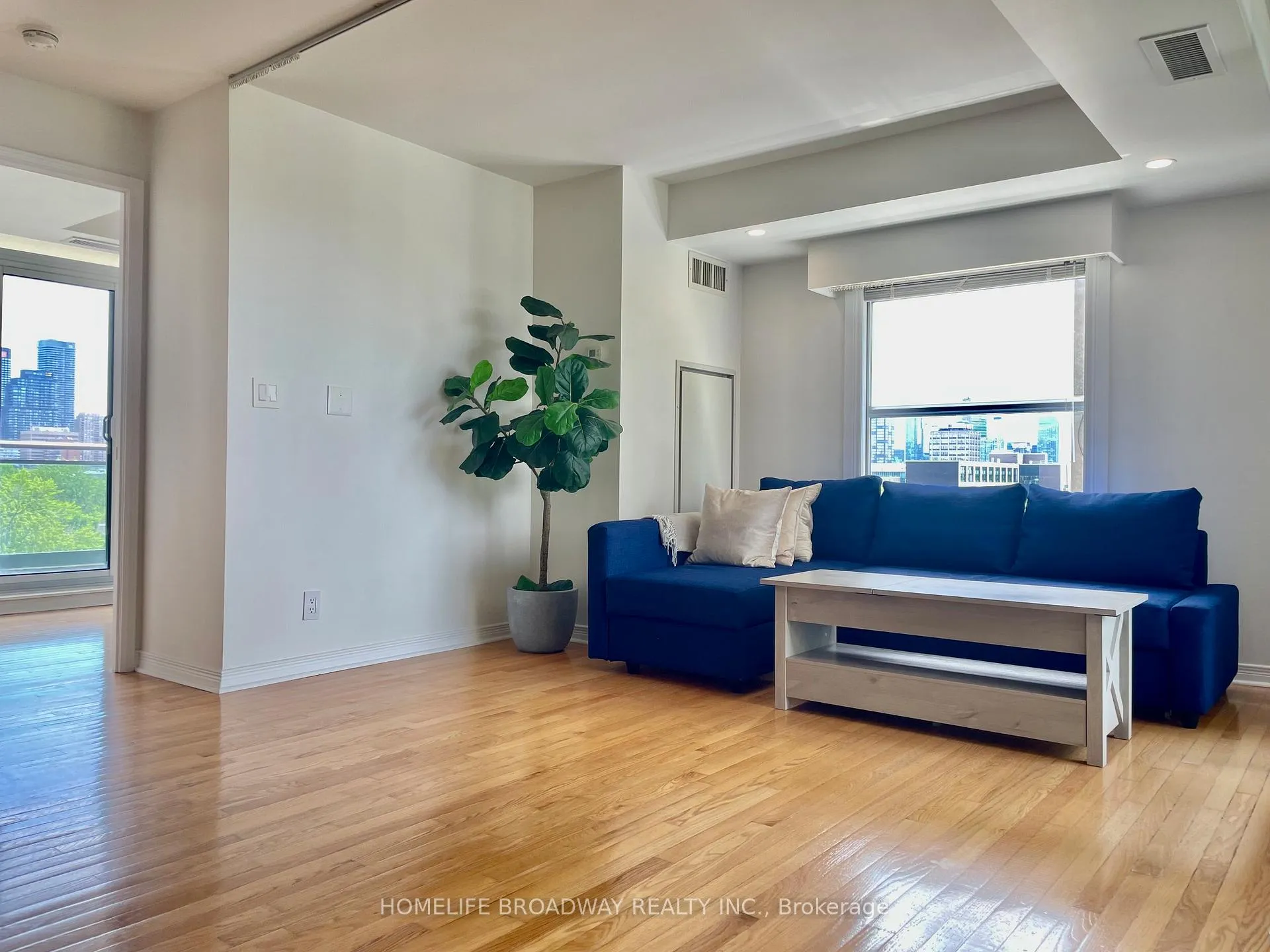 Photo 2 of Unit 715, 736 Spadina Avenue, Toronto, University — HOMEH